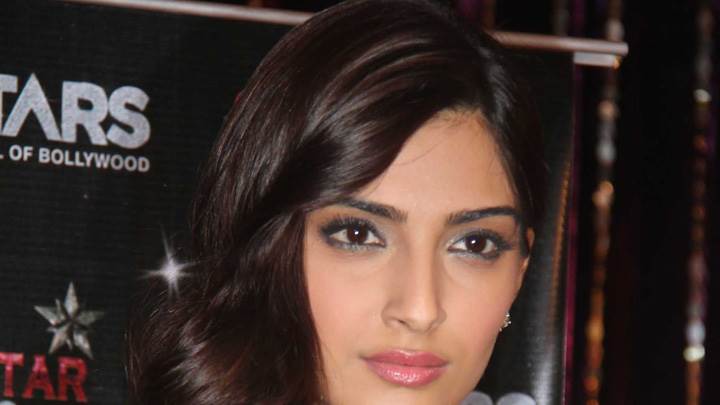 Sonam Kapoor Cute Eyes Face Closeup At Utv Press Meet